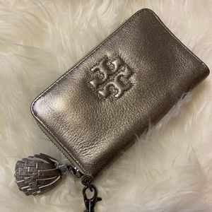 Tory Burch Metallic Gunmetal Silver Smartphone Zip